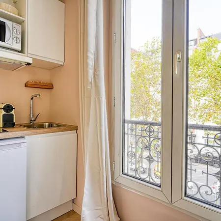 Calm And Comfortable 2-bedroom In 17th Appartamento